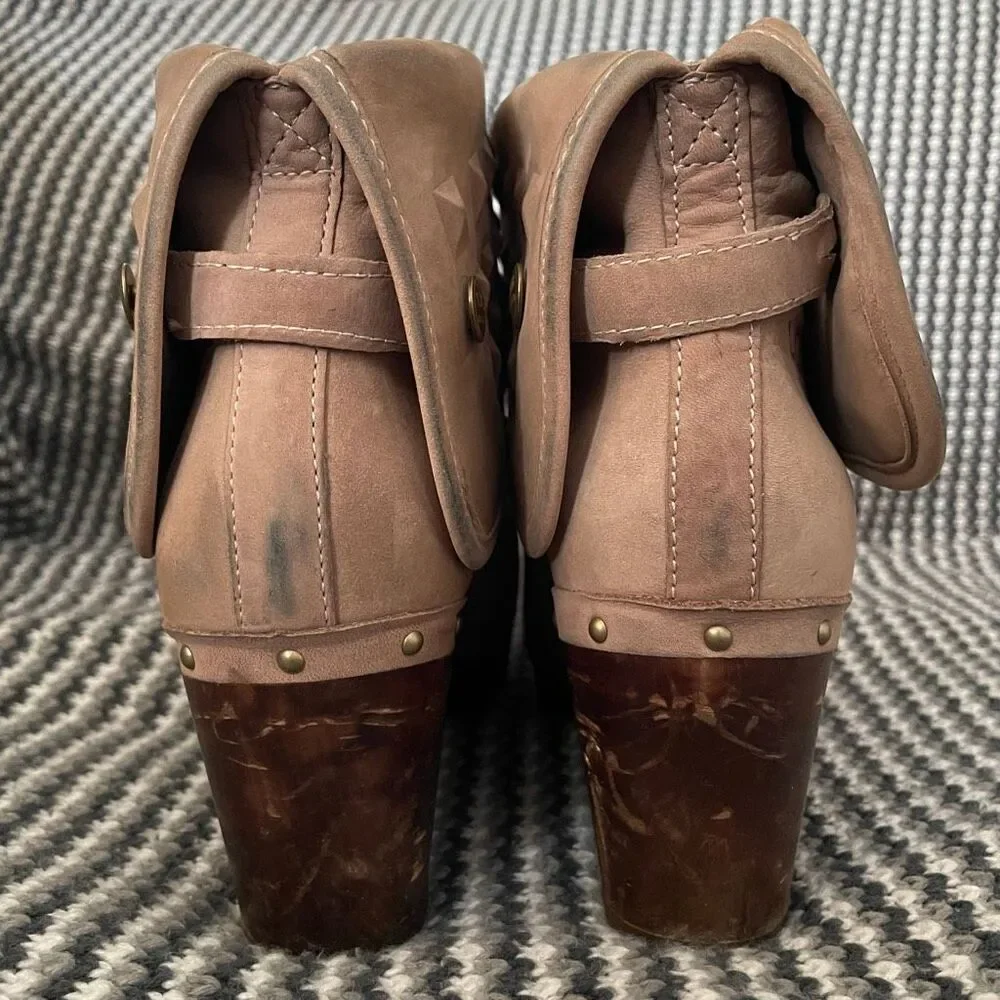 UGG Lynnea Studs clog bootie women’s shoe size 9